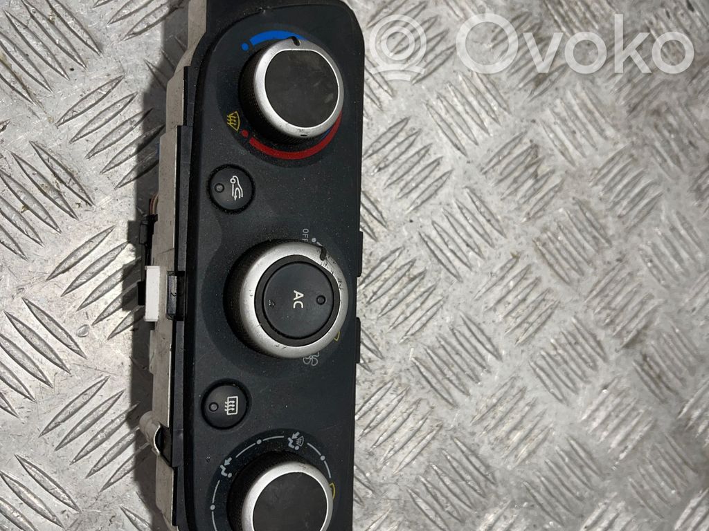 Renault Megane III Climate control unit 