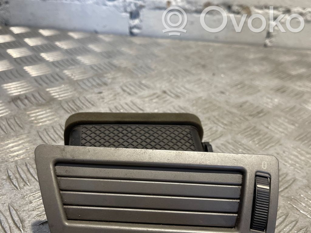 BMW 7 E65 E66 Šoninės oro grotelės 