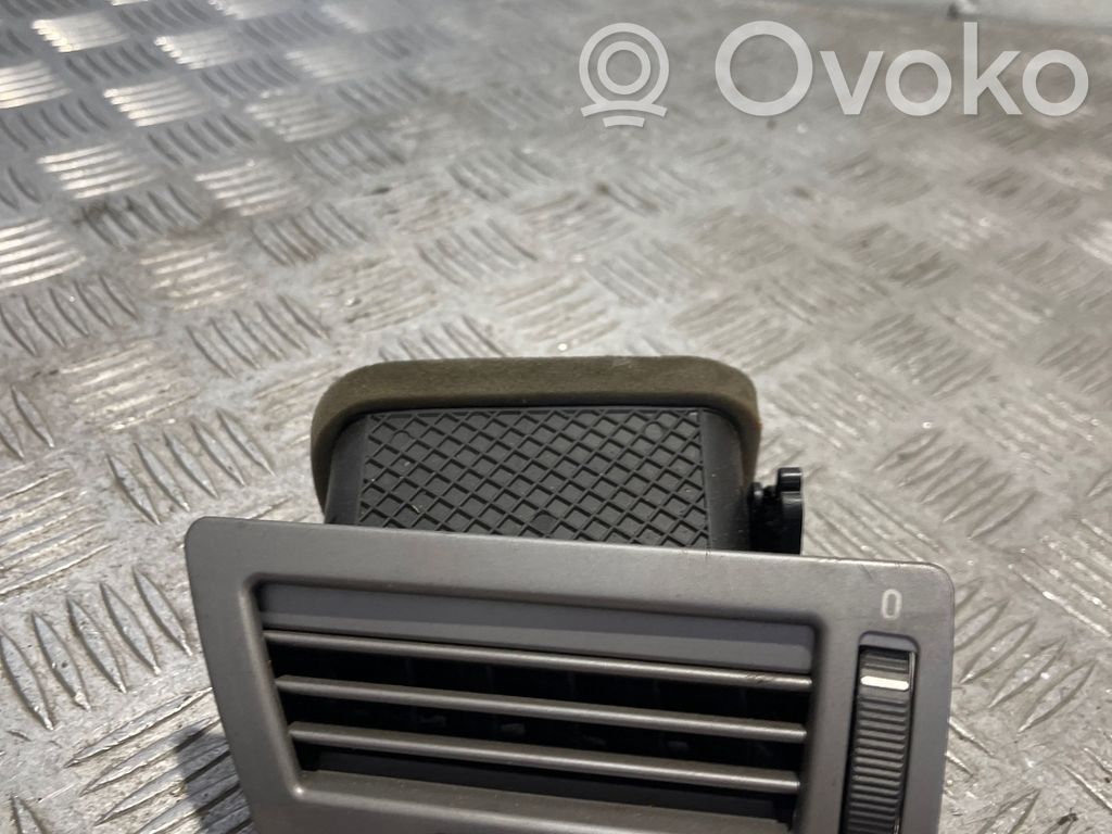 Šoninės oro grotelės   8223333