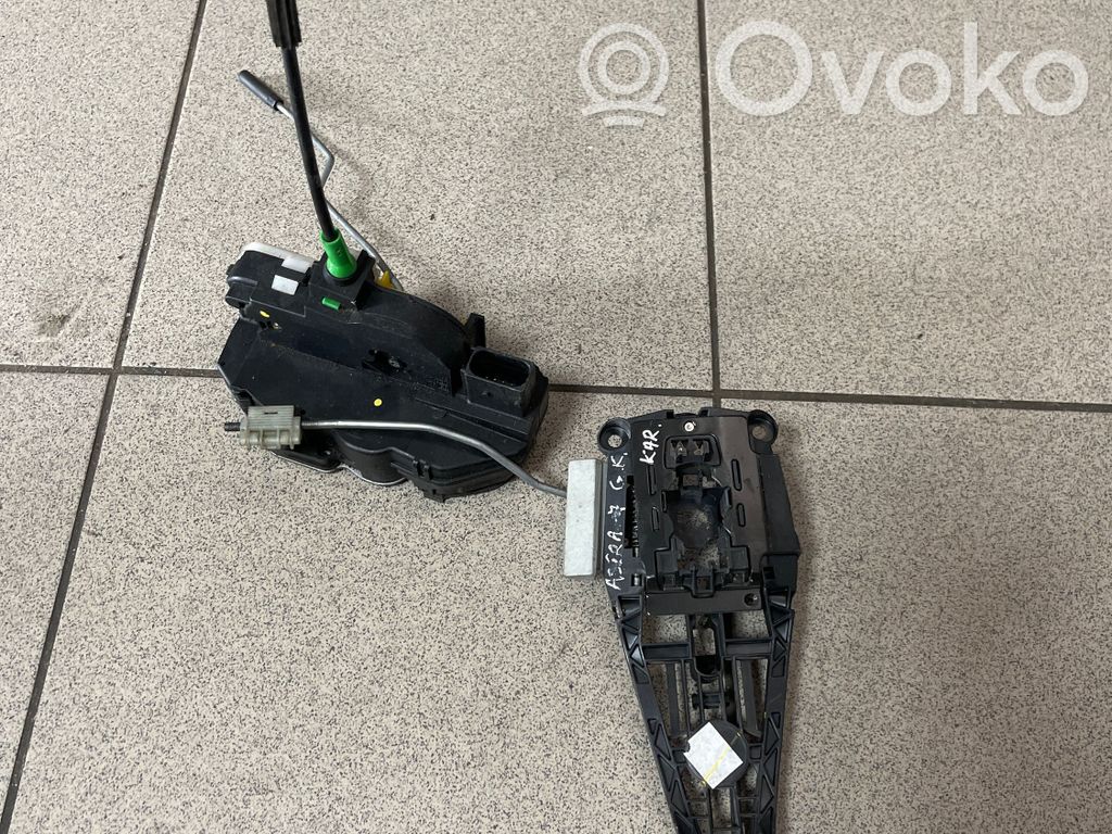 Opel Astra J Rear door lock 