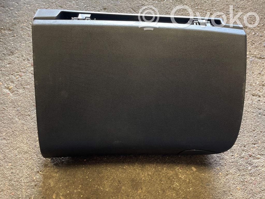 KIA Ceed Glove box frame 