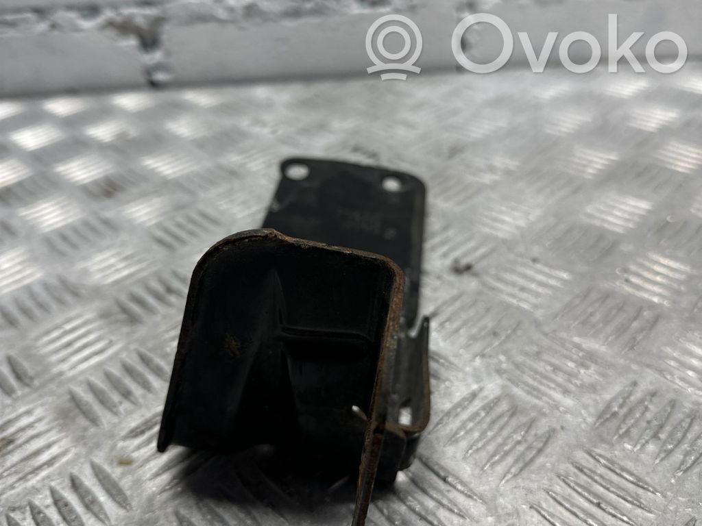 BMW 3 E90 E91 Radiator mount bracket 