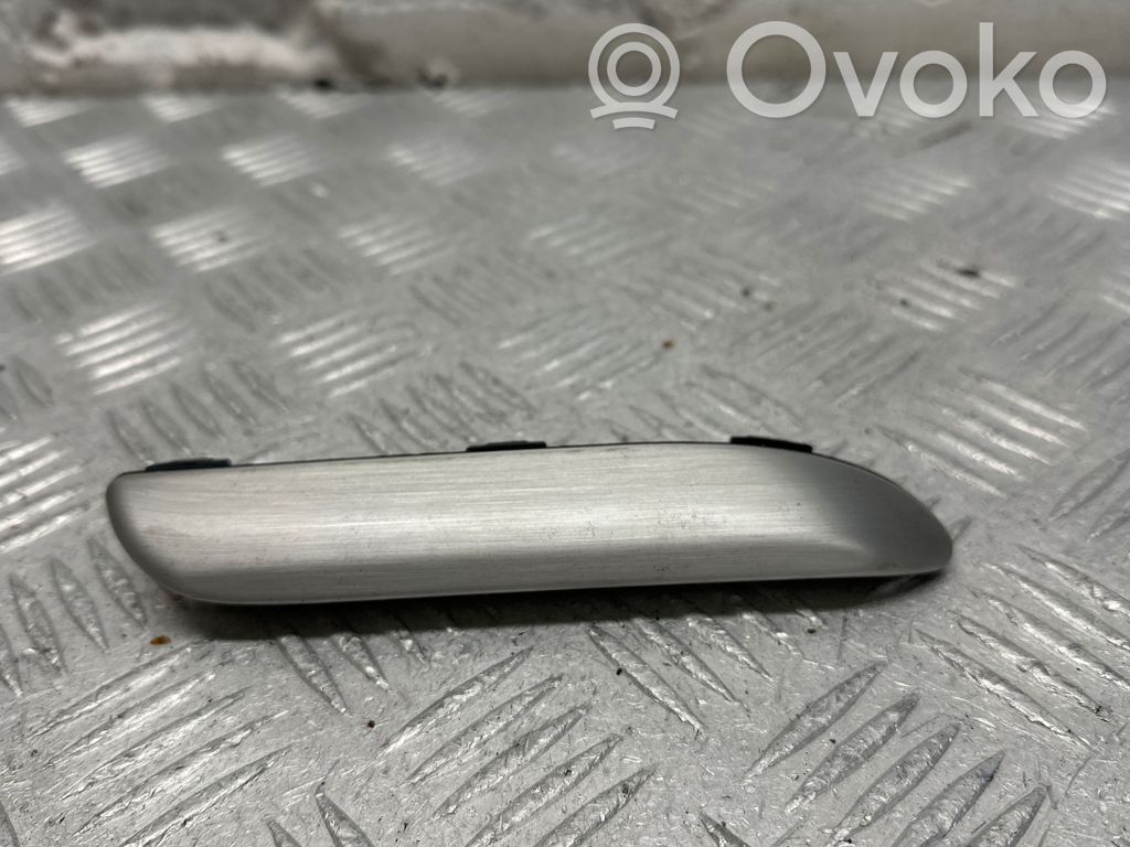 Panel trim   8V1853189