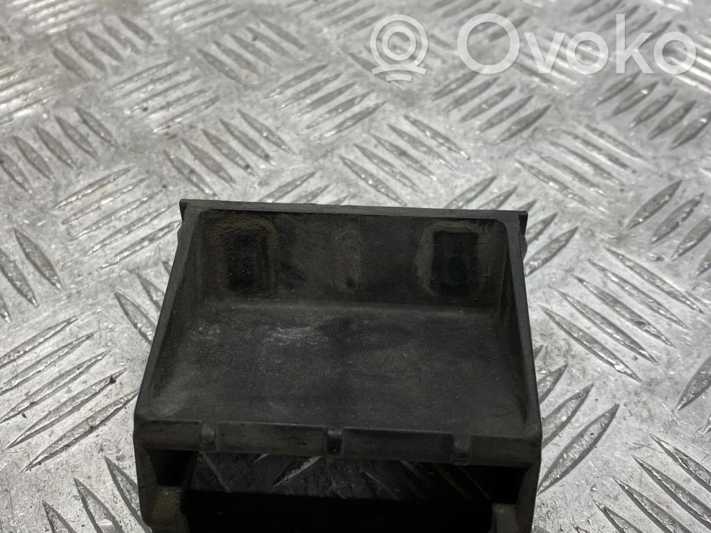 Radiator mount bracket   7533537,17117533537