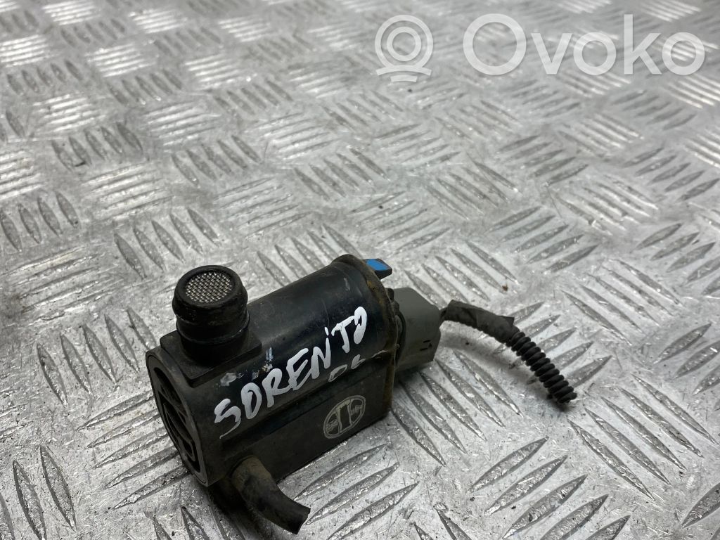 KIA Sorento Windscreen/windshield washer pump 