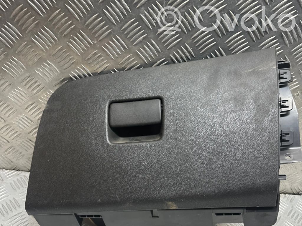 Opel Astra K Mantu nodalījums 