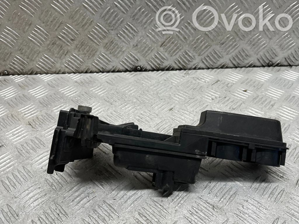 BMW 5 G30 G31 G38 Saugiklių blokas 