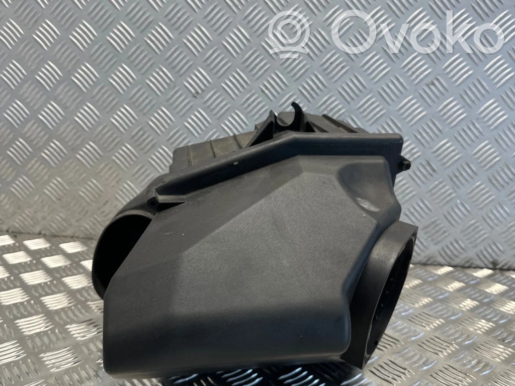Volkswagen Phaeton Air filter box 
