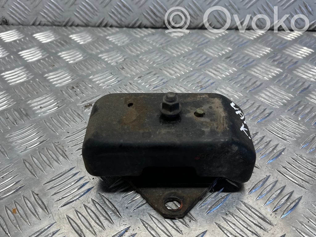 Mitsubishi L200 Engine mount bracket 