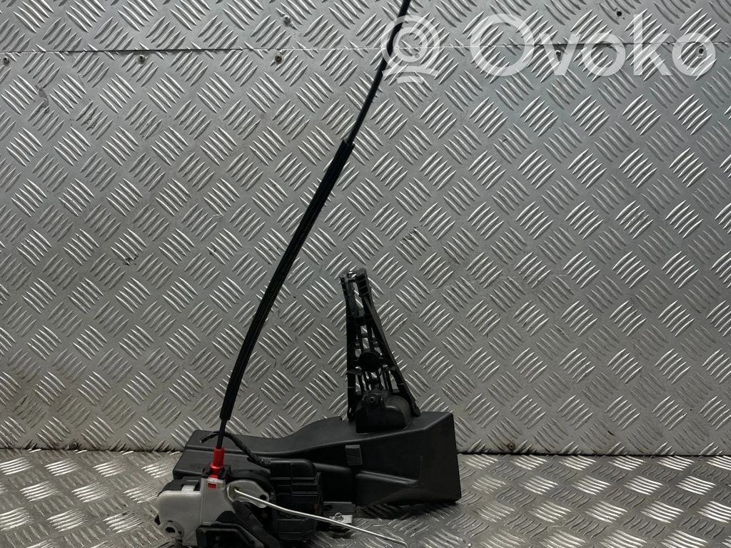 Opel Zafira C Front door lock 