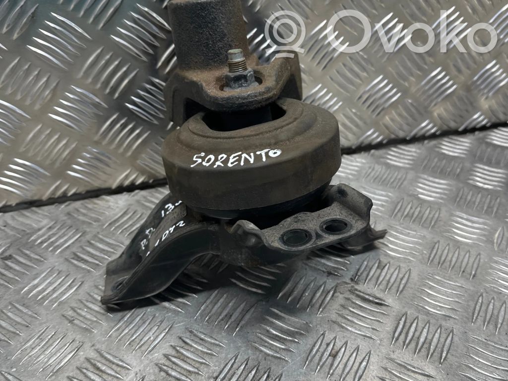 KIA Sorento Engine mount bracket 