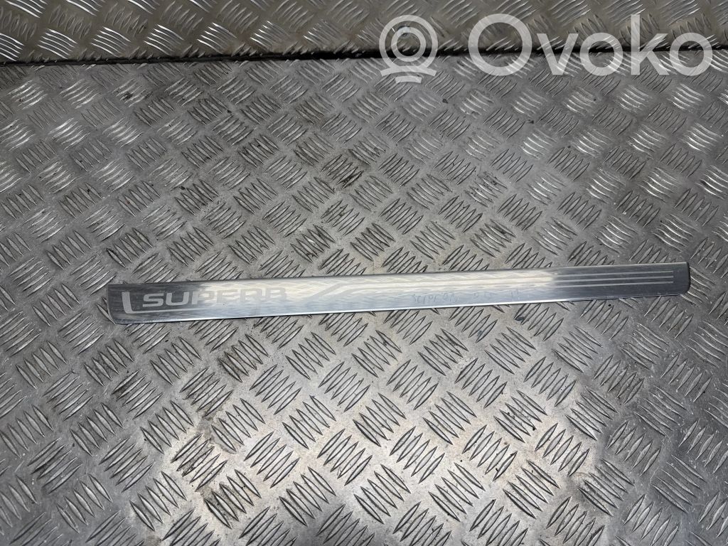 Skoda Superb B8 (3V) Moldura protectora del borde delantero 