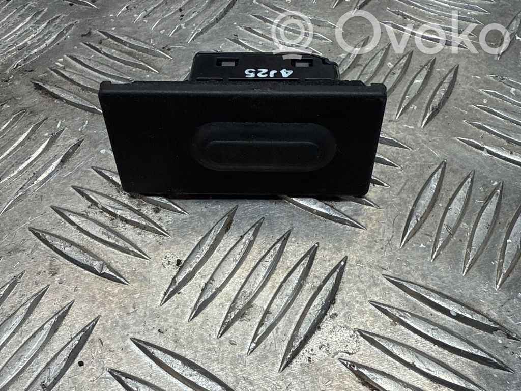 Mazda 3 III Tailgate/trunk/boot exterior handle 