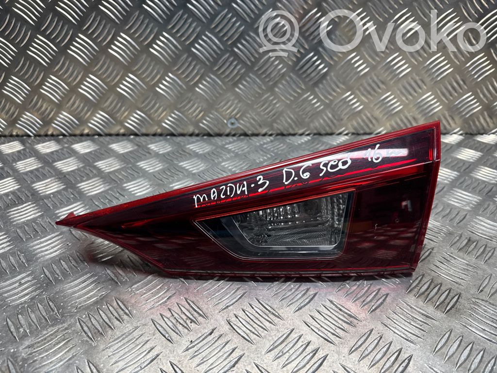 Mazda 3 III Aizmugurējais lukturis pārsegā 
