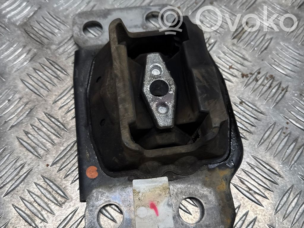 Ford Galaxy Engine mount bracket 