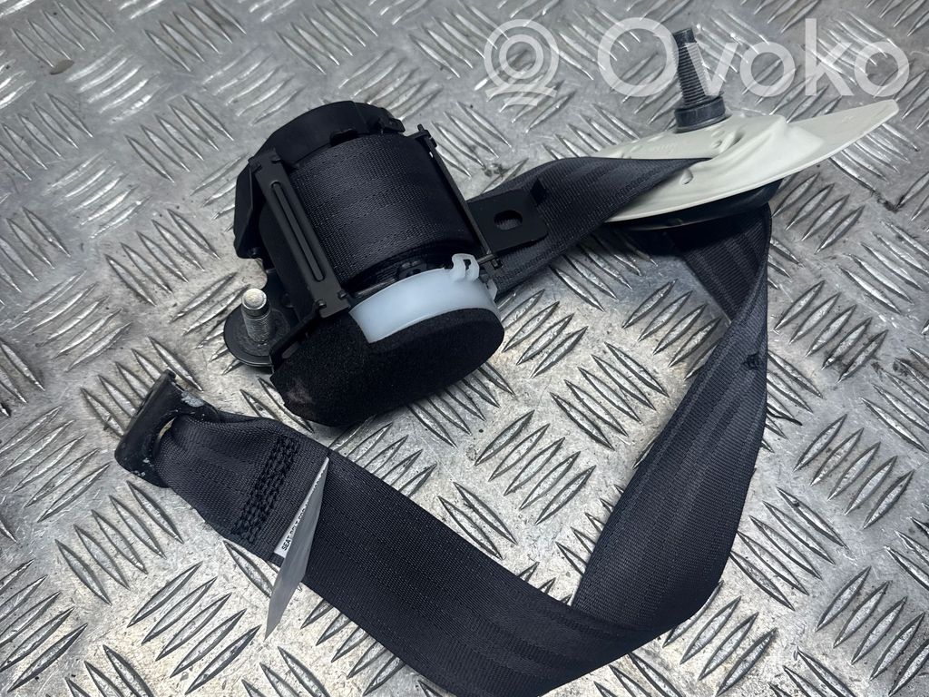 Honda CR-V Rear seatbelt 