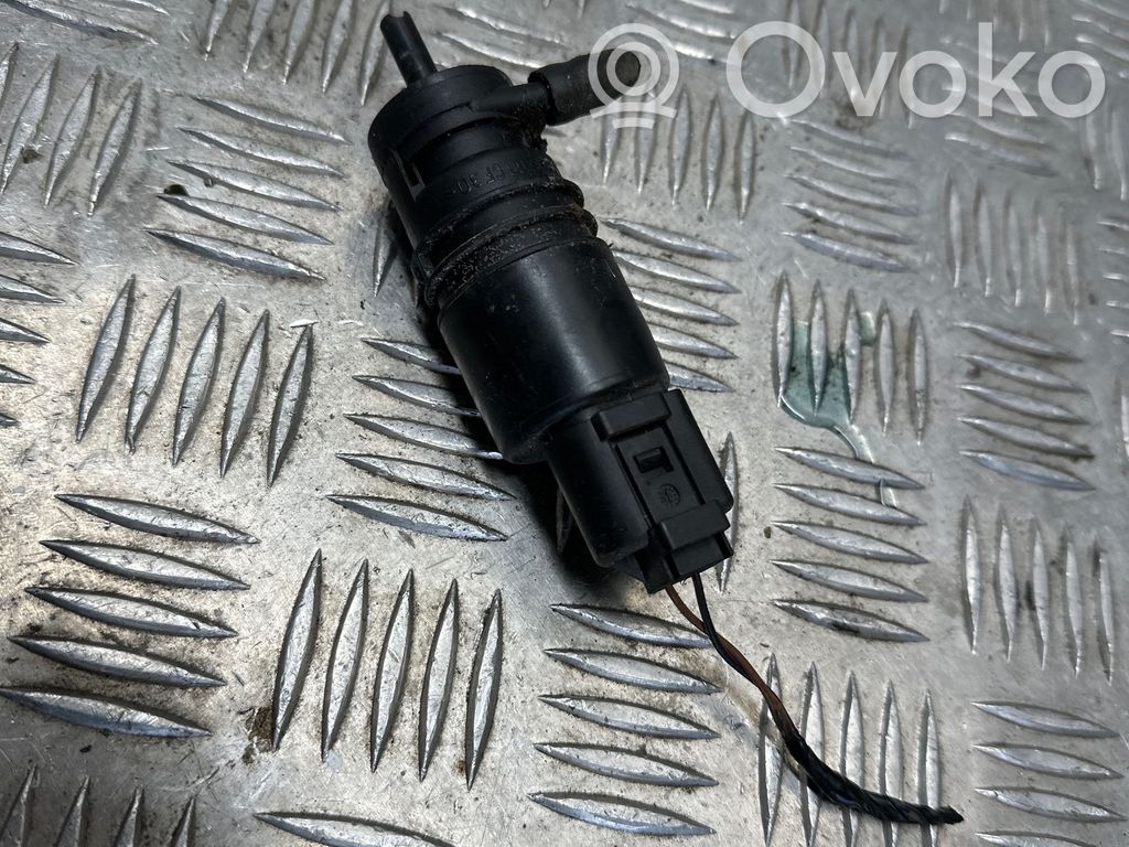 BMW X1 E84 Windscreen/windshield washer pump 