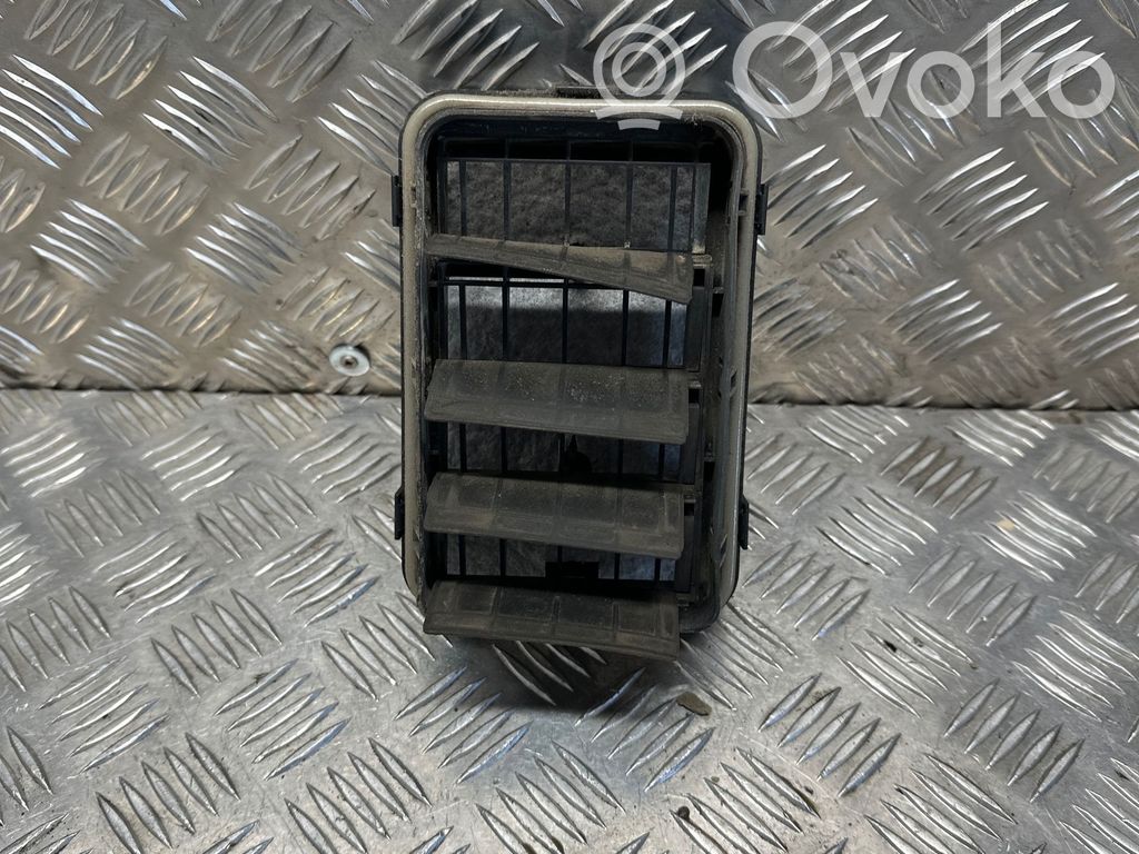 BMW X1 E84 Quarter panel pressure vent 
