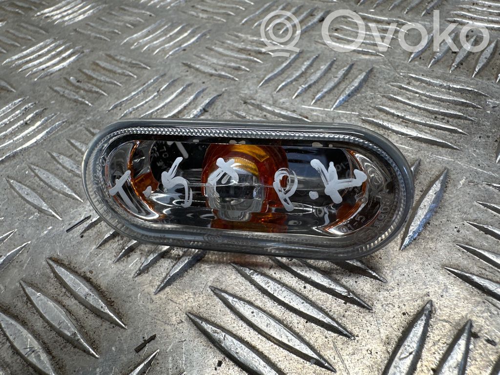 Volkswagen Multivan T5 Kierunkowskaz błotnika przedniego 