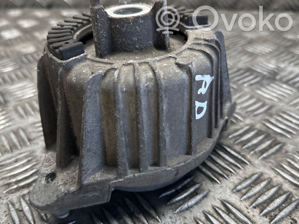Mercedes-Benz E W212 Engine mount bracket 