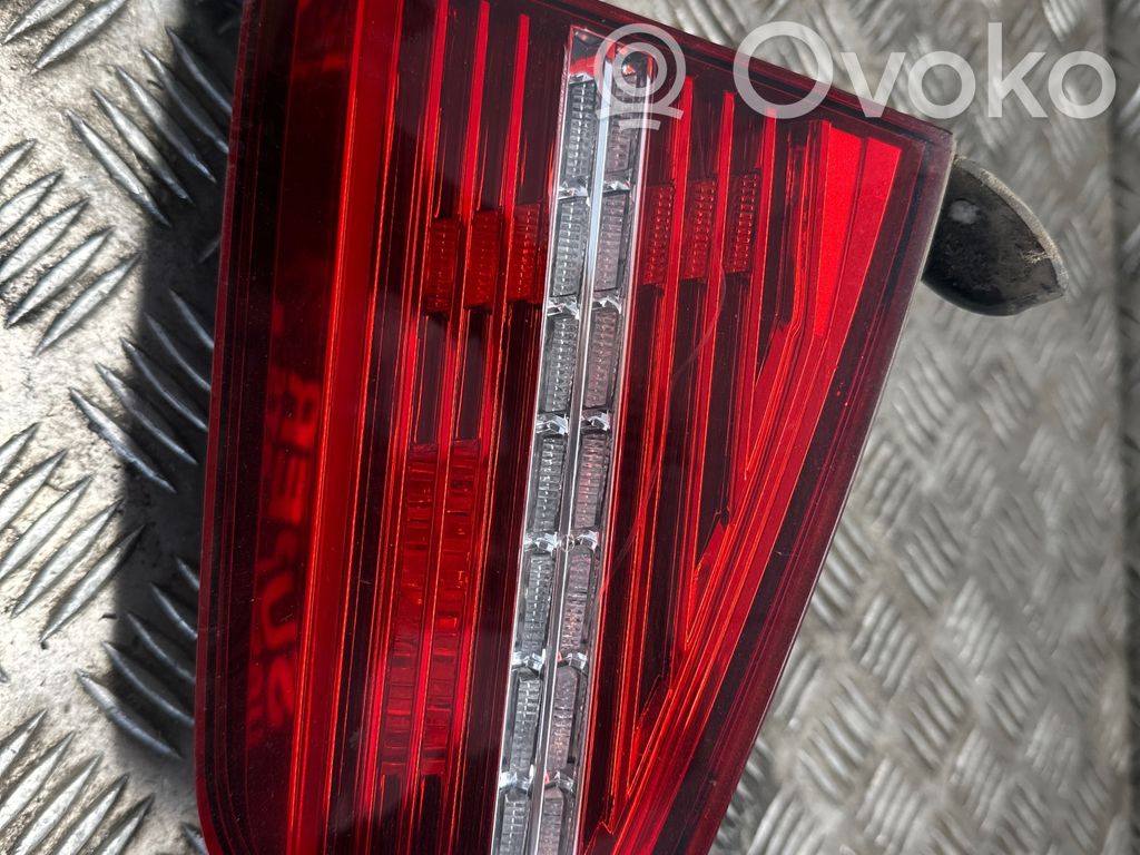 Volkswagen PASSAT B8 Lampy tylnej klapy bagażnika 