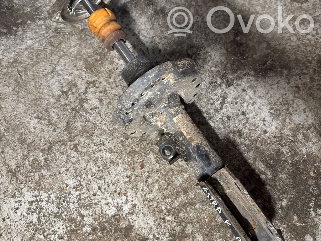 Opel Astra K Priekšpusē amortizators 