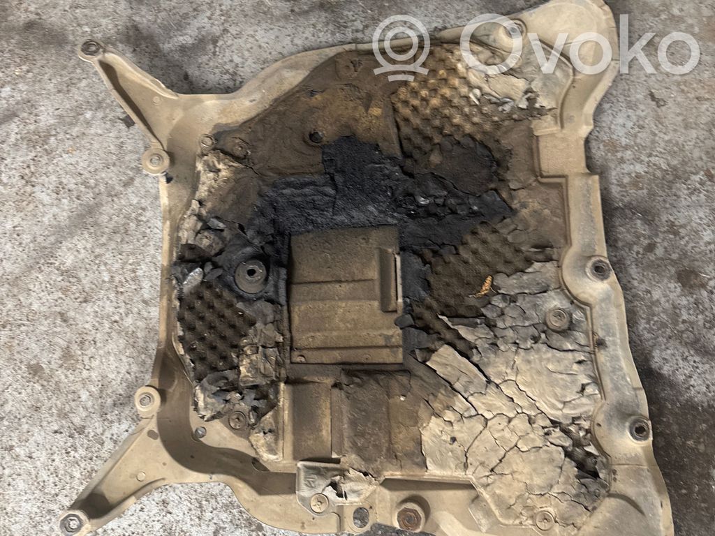 Volvo XC90 Engine splash shield/under tray 