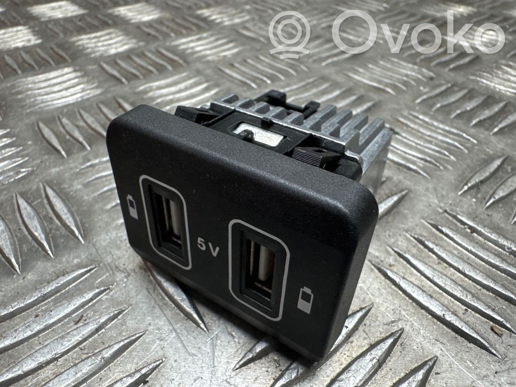Mercedes-Benz E W213 Enchufe conector USB 