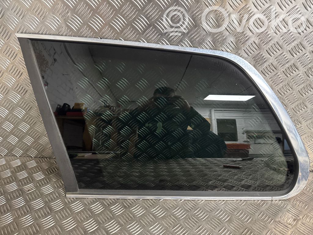 Volvo XC90 Rear side window 