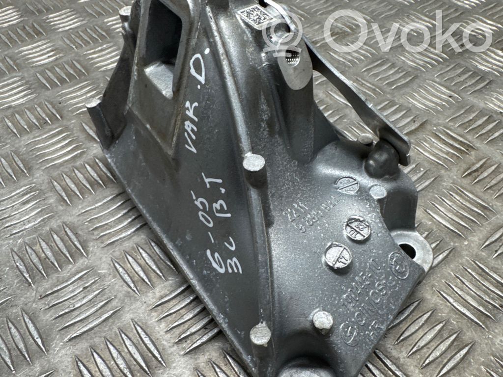 BMW X5 G05 Engine mounting bracket 