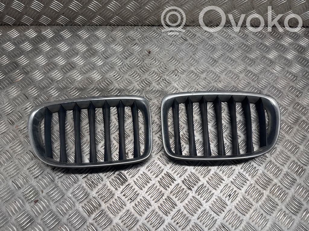 Front grill   2993305,2993306