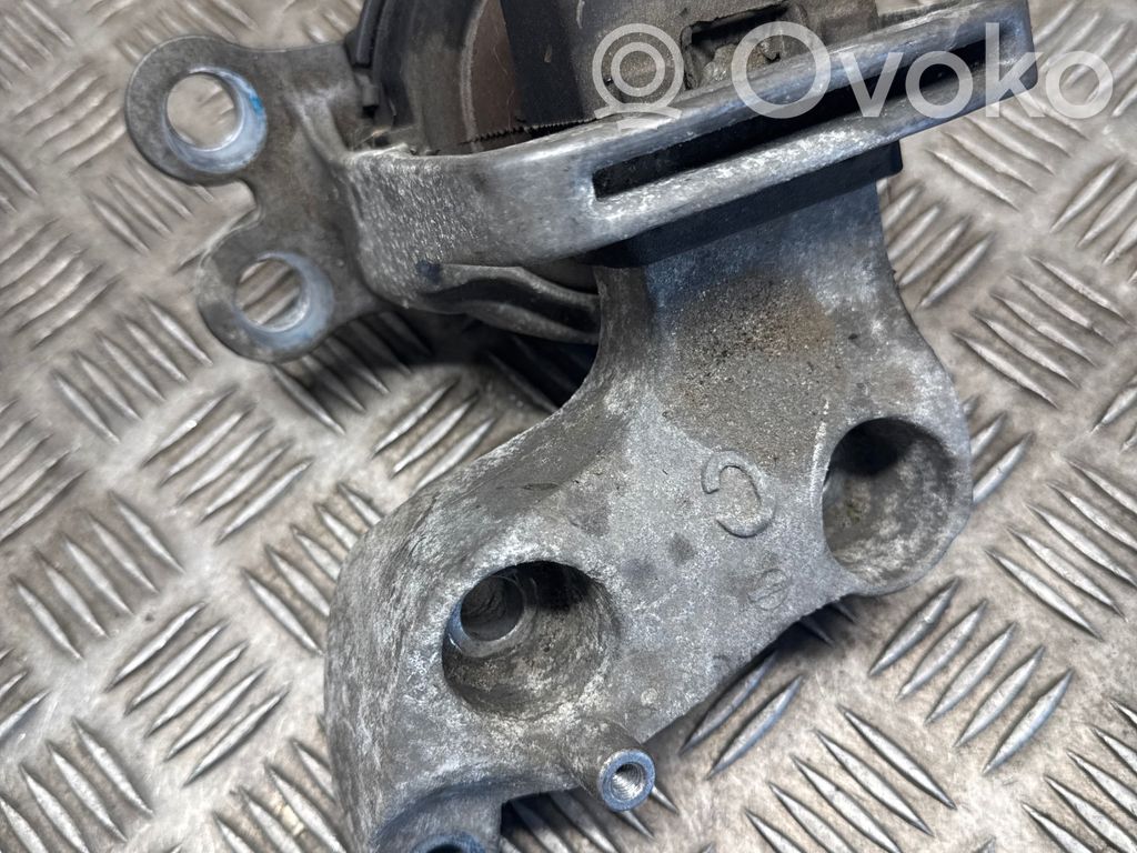 Nissan Qashqai Engine mount bracket 