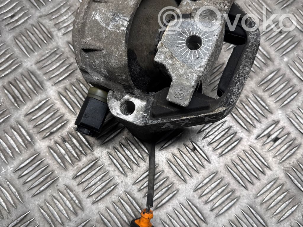 Audi A7 S7 4G Engine mount bracket 