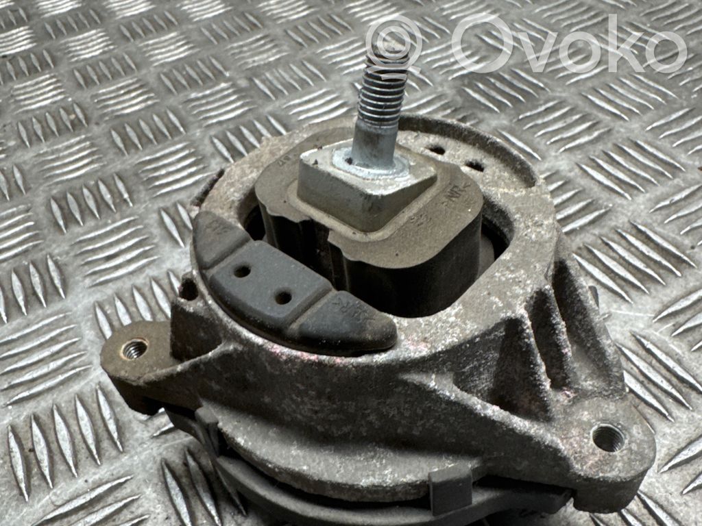 Engine mount bracket   6855456,210813