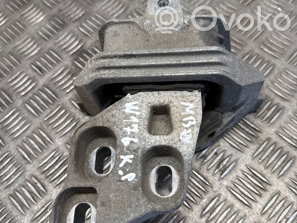 Mercedes-Benz A W176 Engine mount bracket 