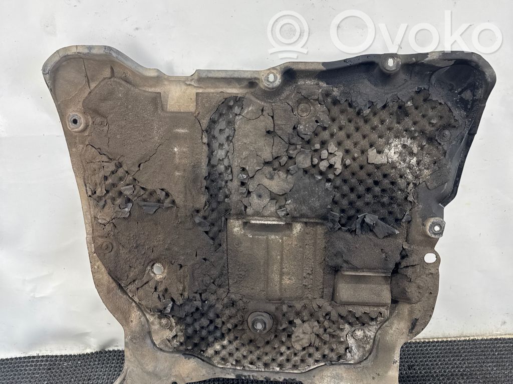Volvo XC90 Engine splash shield/under tray 