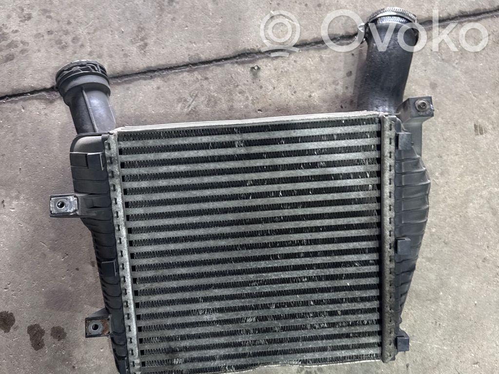 Audi Q7 4L Interkūlerio radiatorius 