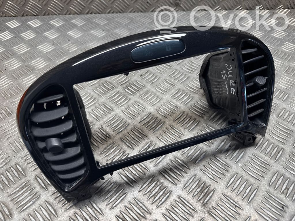 Nissan Juke I F15 Griglia di ventilazione centrale cruscotto 