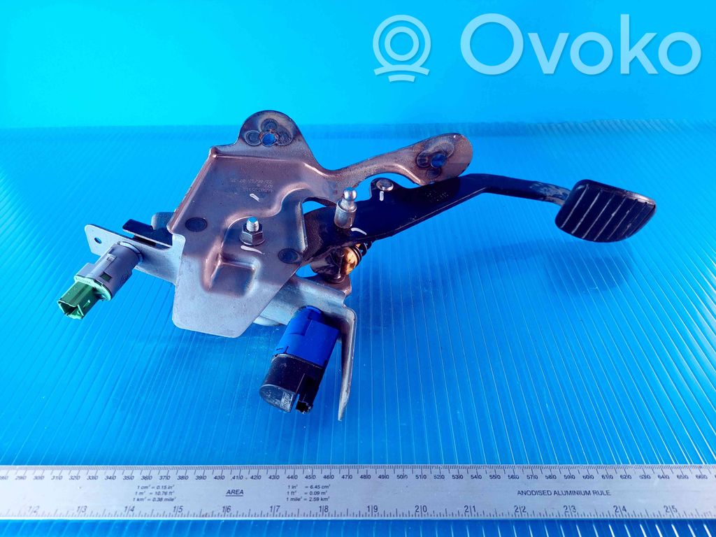 Renault Clio IV Clutch pedal 