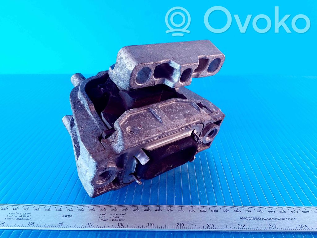 Volkswagen PASSAT B6 Engine mount bracket 