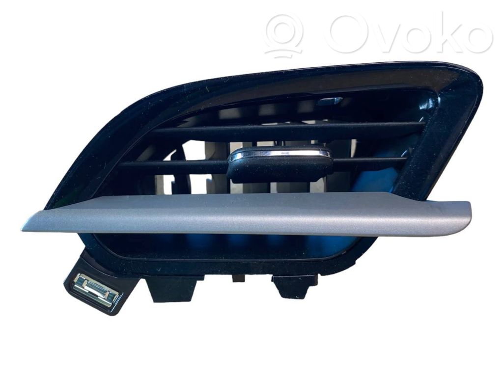 Opel Corsa F Boczna kratka nawiewu deski rozdzielczej 