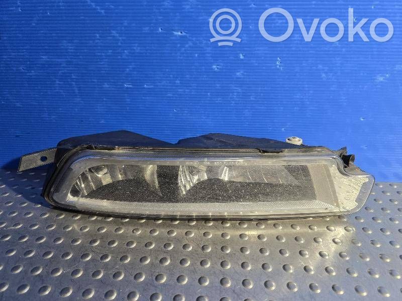 Volkswagen PASSAT B8 Światło przeciwmgłowe przednie 