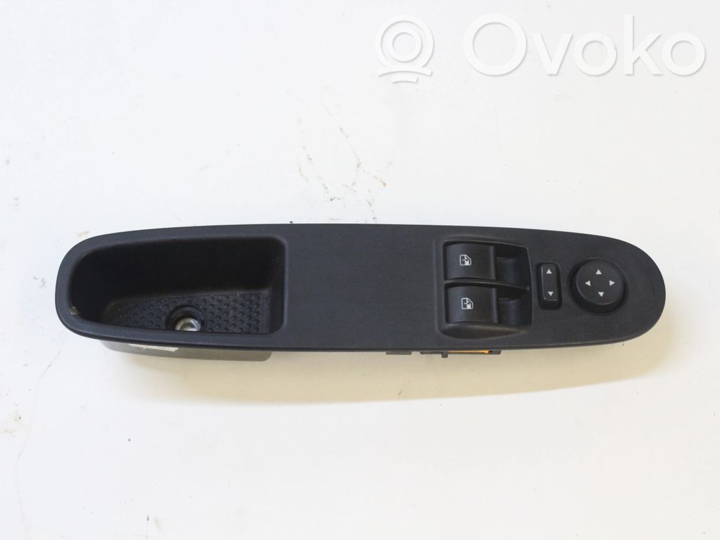 Lancia Ypsilon Tailgate/trunk/boot open switch 