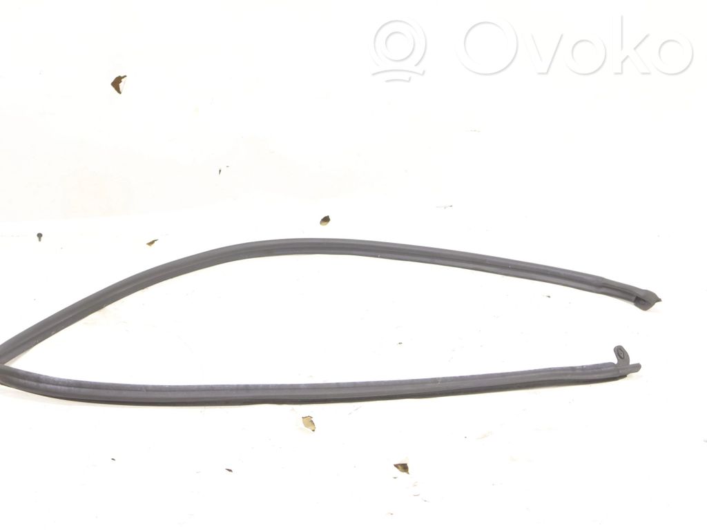 Opel Combo E Etuoven kumitiiviste (kiinni ovessa) 