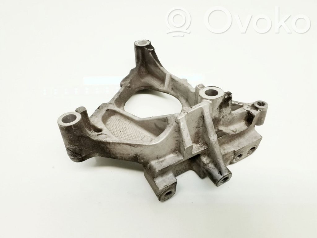 Engine mounting bracket