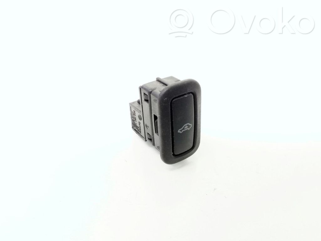 Volkswagen Golf V Alarm switch 
