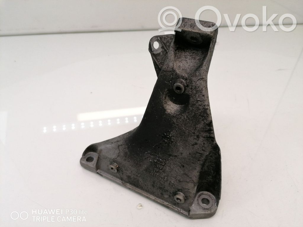 Volkswagen PASSAT B5 Engine mounting bracket 