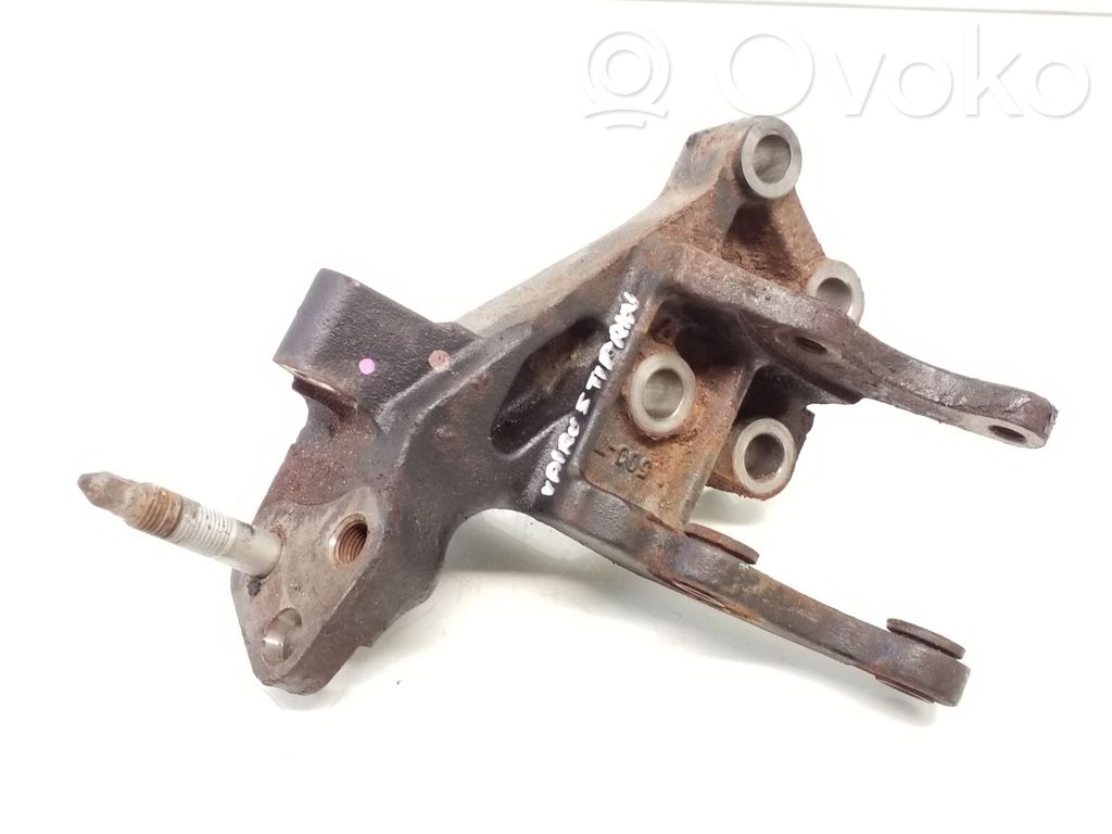 Toyota Avensis T250 Engine mounting bracket 