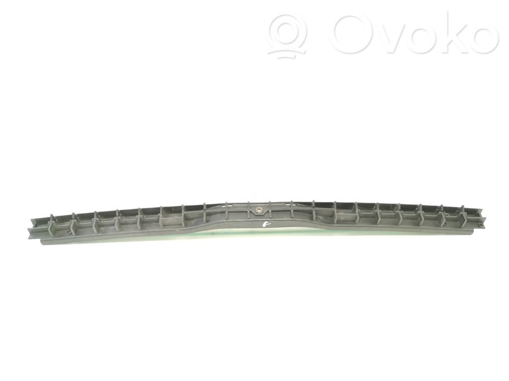 Volkswagen PASSAT B5.5 Soporte de montaje del parachoques trasero 
