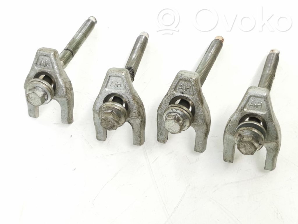 Abrazadera del inyector de combustible